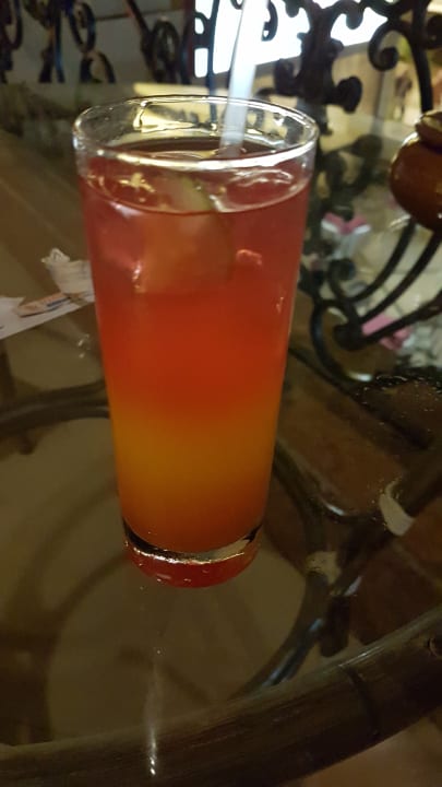 Cocktails haben uns nicht geschmeckt. Hotel Titanic Palace