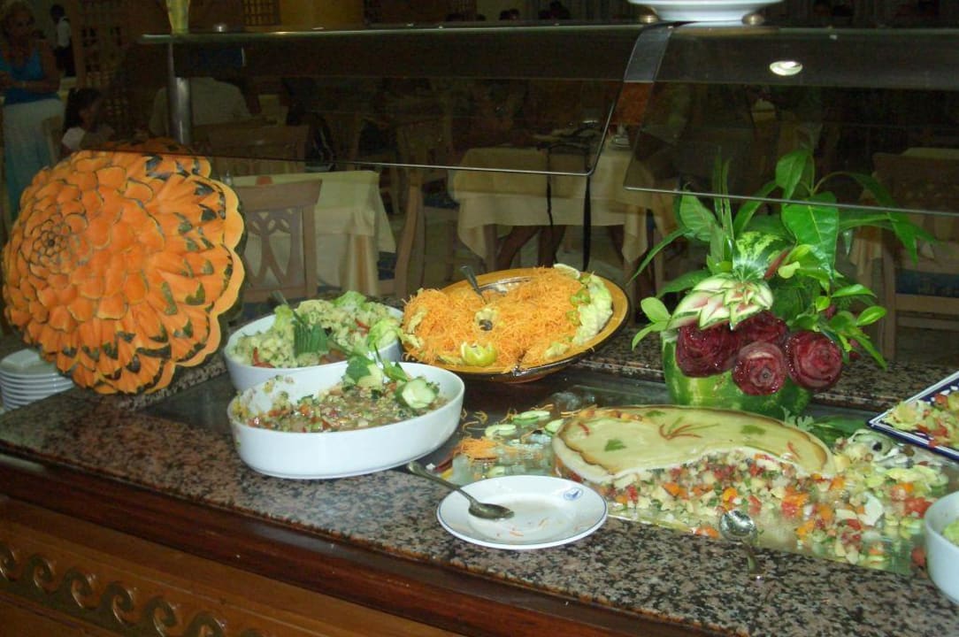 Uno de los expositores en la cena El Mouradi Hammamet