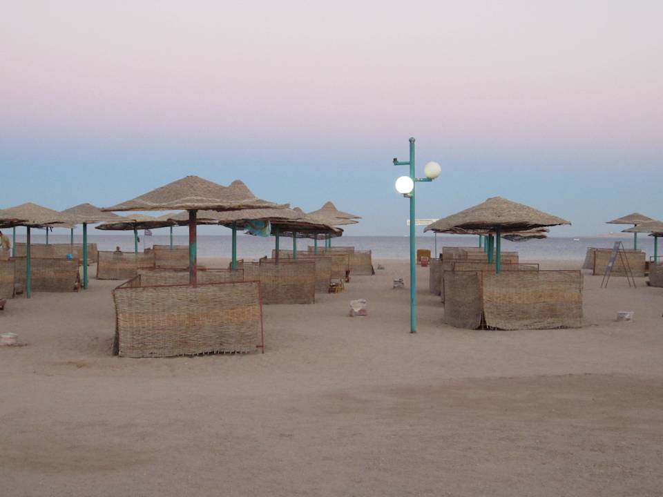 Пляж на закате Shams Safaga Resort