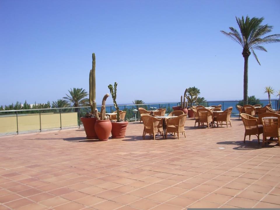 Terrasse vor der Bar SBH Club Paraiso Playa
