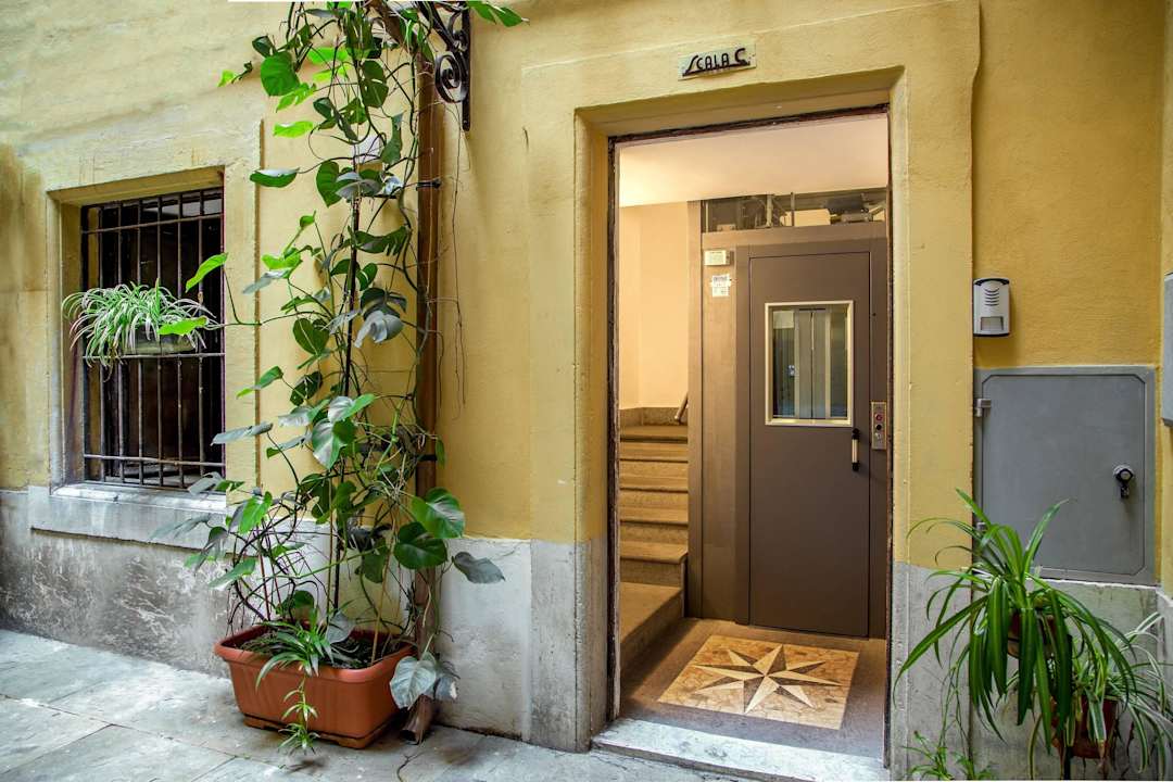 Ground Floor Elvator Entrance Roma Central Guest House