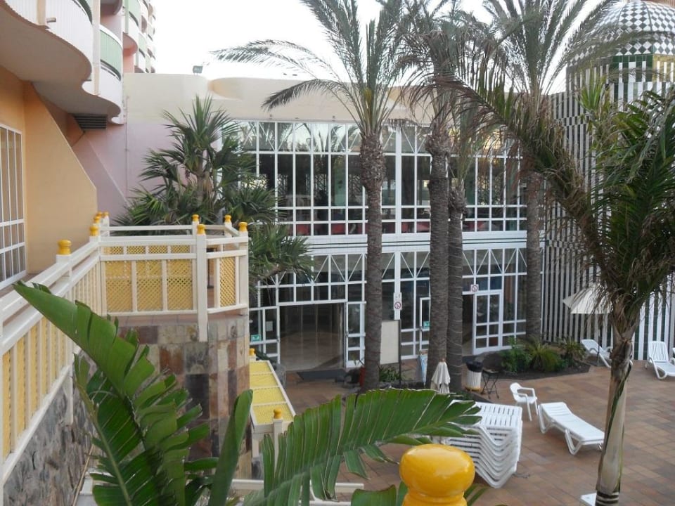 Ruhepool unten durch den Eingang rechts zum Restaurant Abora Buenaventura by Lopesan Hotels