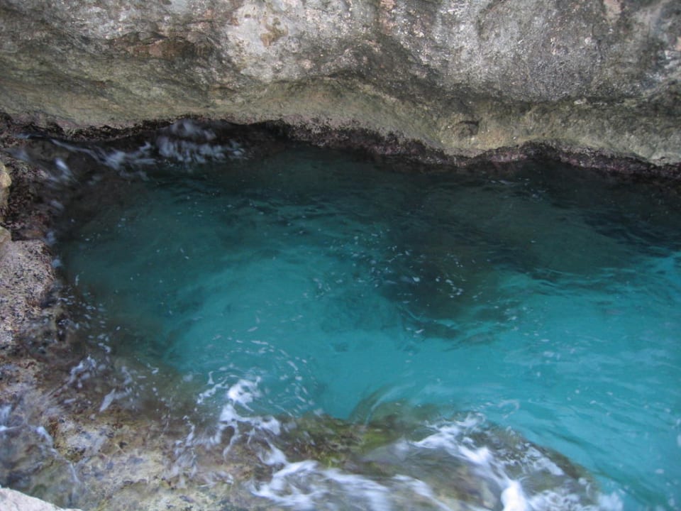 Blauer Einstieg ins Wasser Samsara Cliff Resort