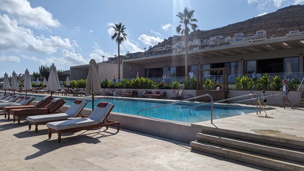 Pool The Royal Senses Resort, Curio Collection by Hilton