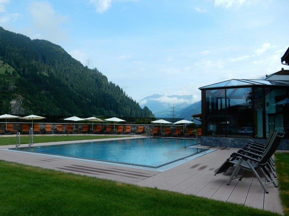 Aussenpool SONNENHOF FERIENHOTEL