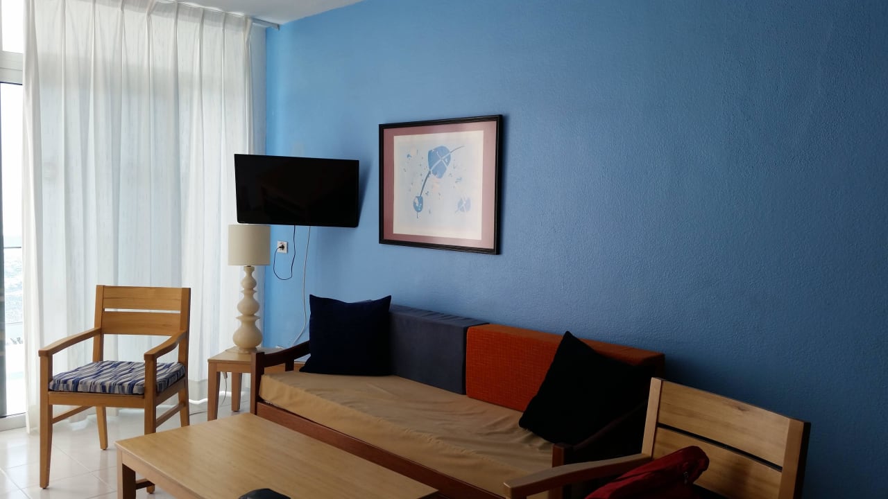 Sofa und TV Hotel Europalace