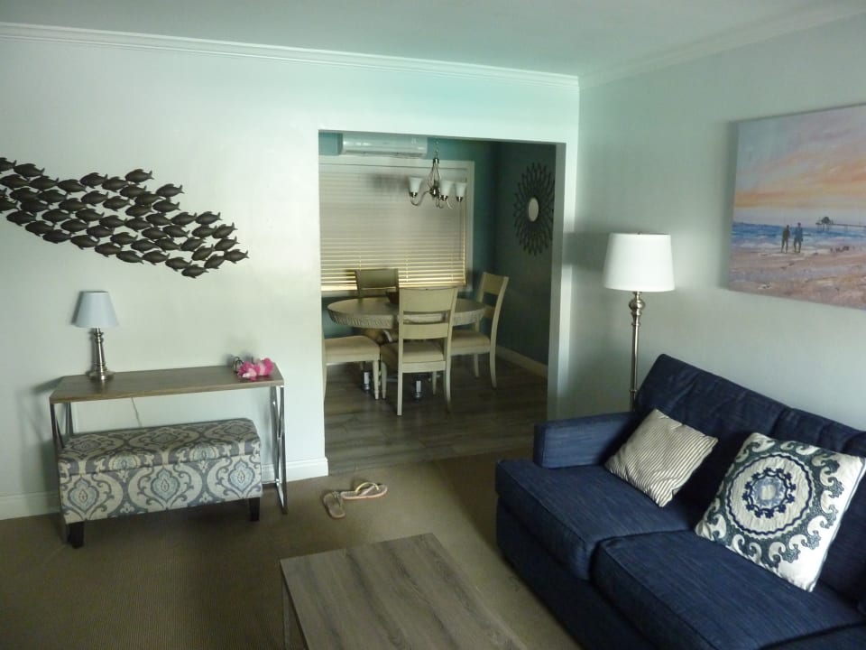 Zimmer May-Dee Suites in Florida