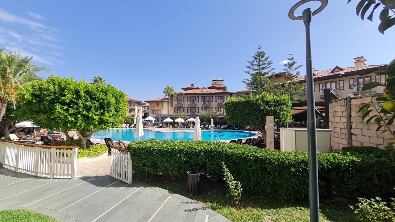 Pool Club Grand Side