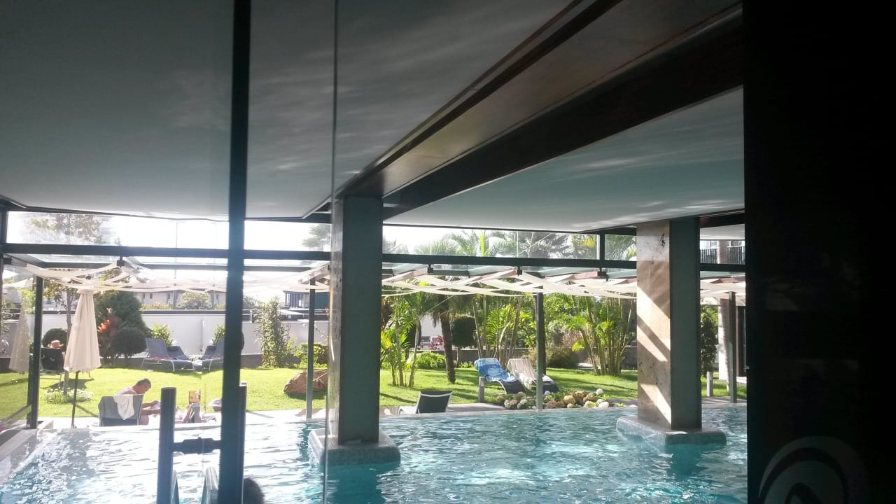 Der SPA Pool, offen aber geschützt vor Regen.  Enotel Magnólia