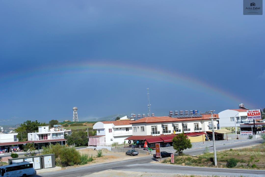 Blick vom Zimmer - Regenbogen + Shopping Sultan of Dreams Hotel & Spa