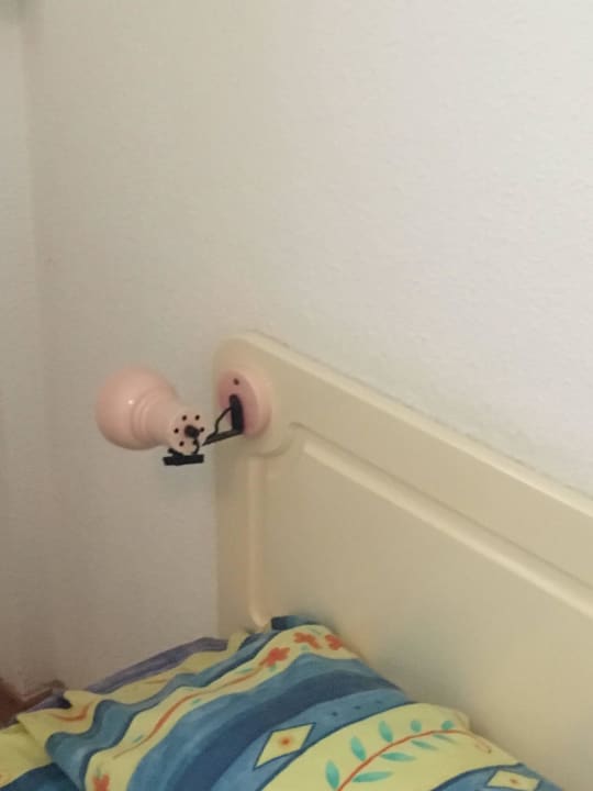 Defekte Bettlampe / Stromschlag Gefahr  Servatur Alameda de Jandía