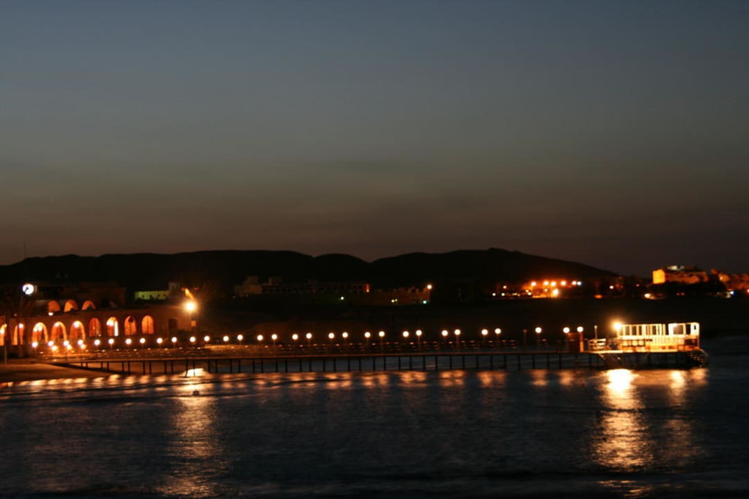 Steg bei Nacht Mövenpick Resort El Quseir