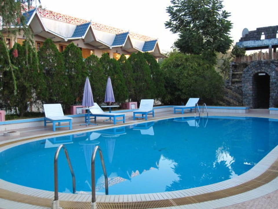 Pool Golden Express Hotel
