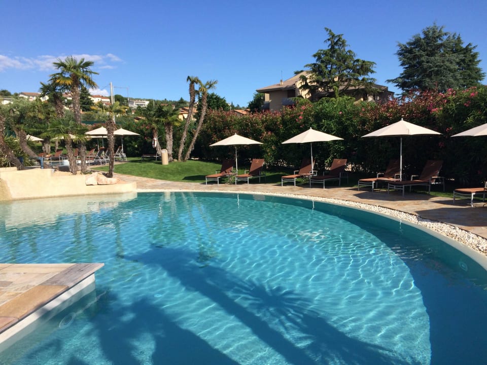 Große Poolanlage mit beheiztem Pool Color Hotel