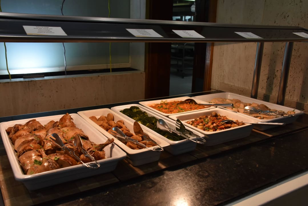 Ein Teil der Hauptspeisen und Beilagen Hipotels La Geria