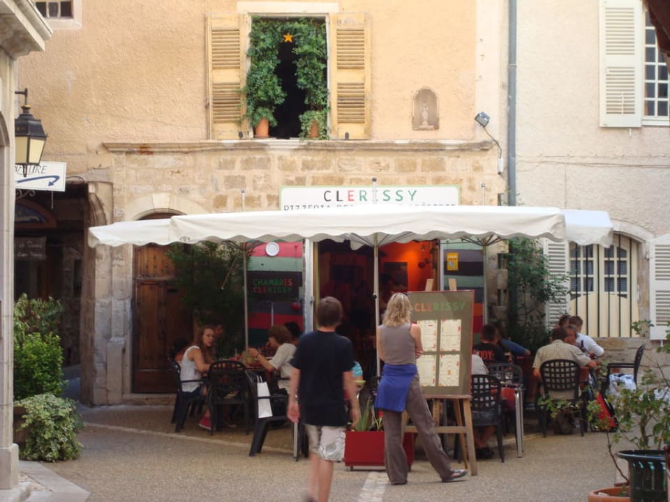 Draußen essen Pension Clerissy