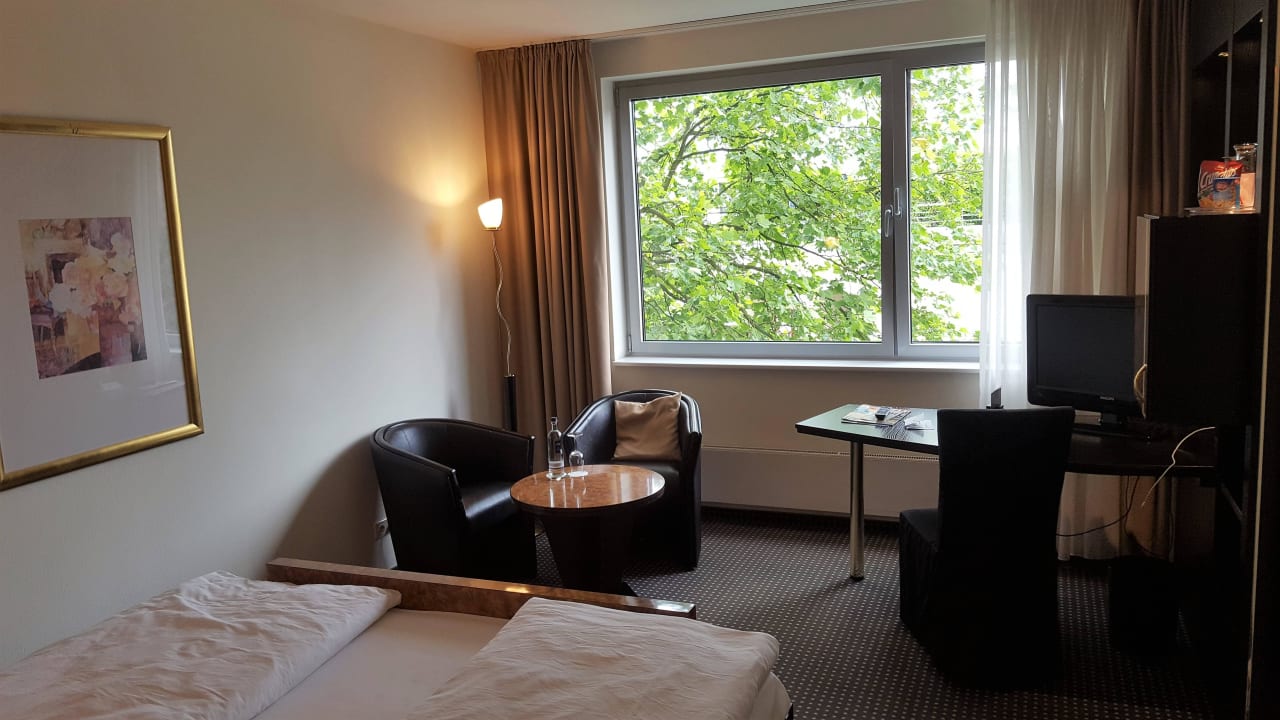 Blick zum Fenster Mercure Hotel Plaza Essen