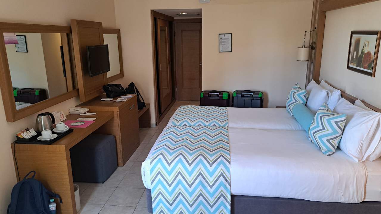 Zimmer Iz Flower Side Beach Hotel