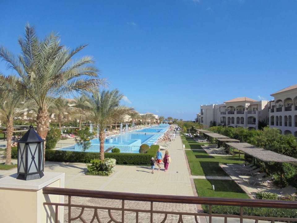 Einer von 18 Pools JAZ Aquamarine Resort