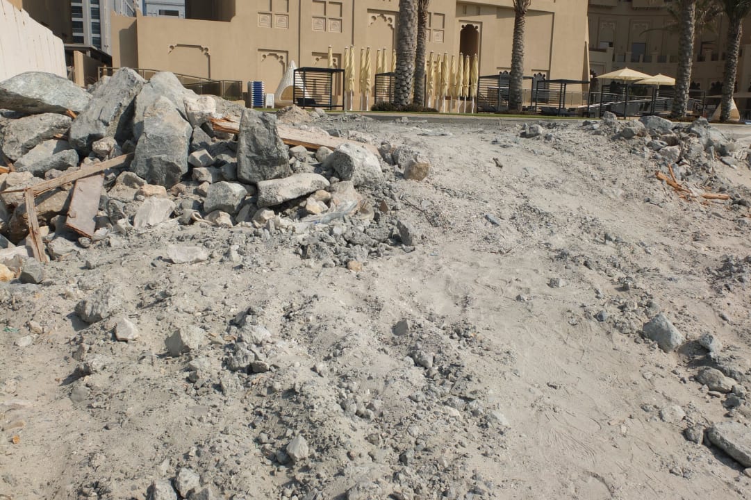 Und wieder ganz viel Bauschutt Bahi Ajman Palace Hotel