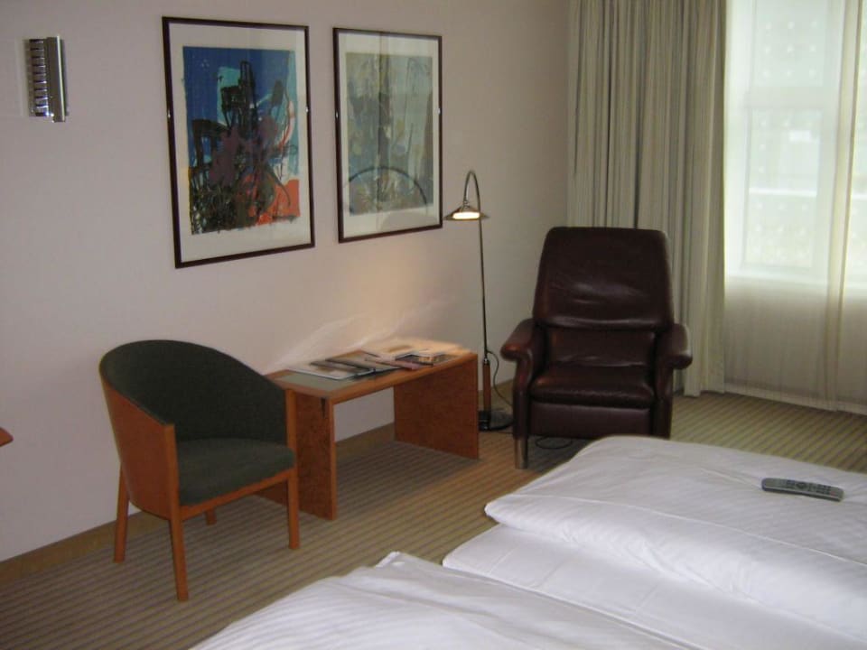 Sitzbereich im Zimmer Hilton Munich Airport