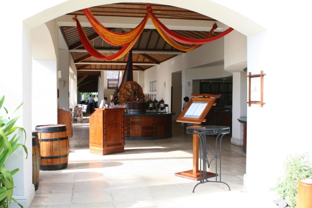 Eingang zum Hauptrestaurant Hilton Mauritius Resort & Spa