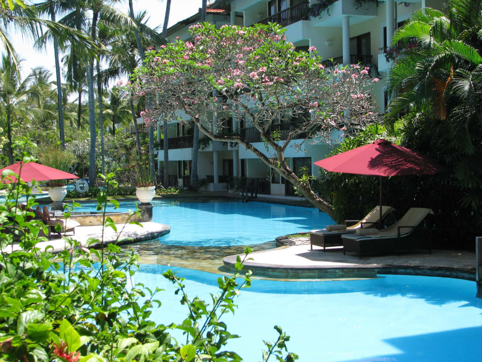 Tolle Poollandschaft zur Aussenseite des Hotels The Laguna A Luxury Collection Resort & Spa