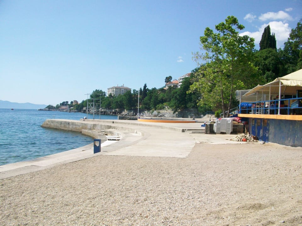 Gleich beim Hotel gibt es kleine Badeplätze Hotel Villa Vera