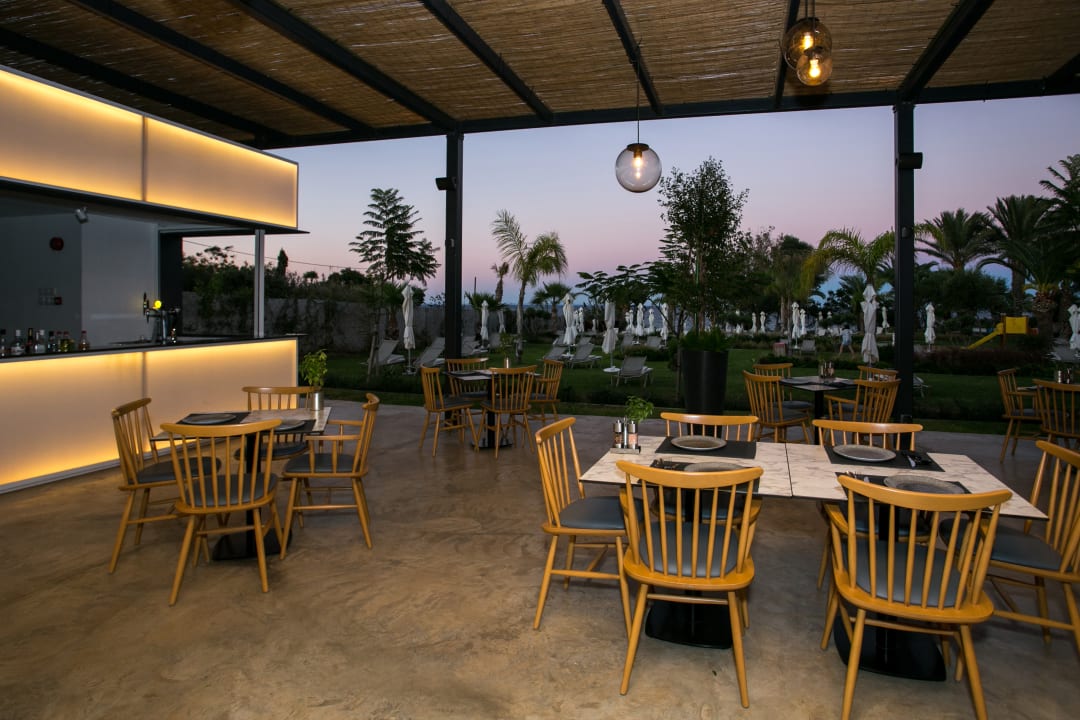 Gastro Crystal Springs Beach Hotel