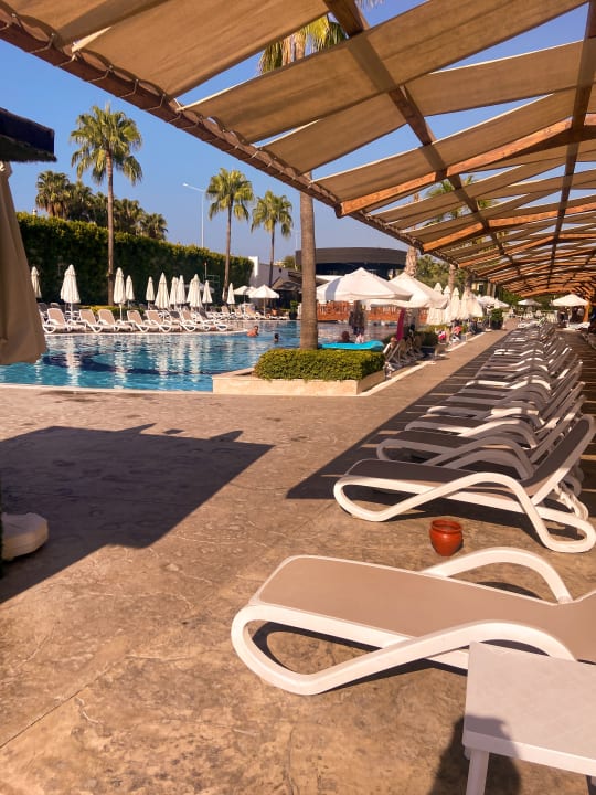 Pool Mary Hotel Side