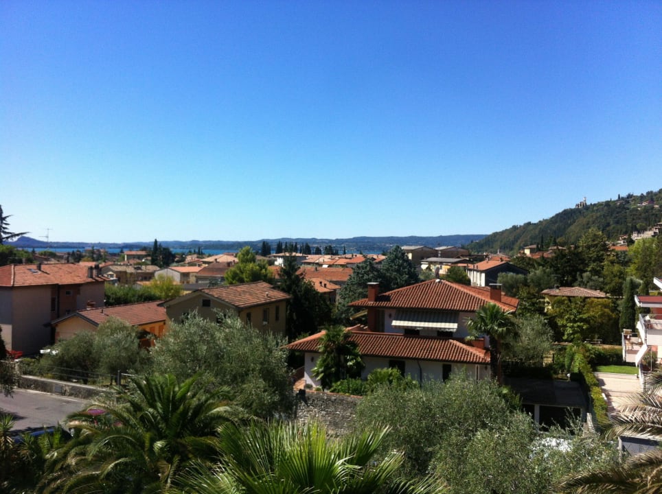 Ausblick zum See / Poolseite Hotel Sorriso
