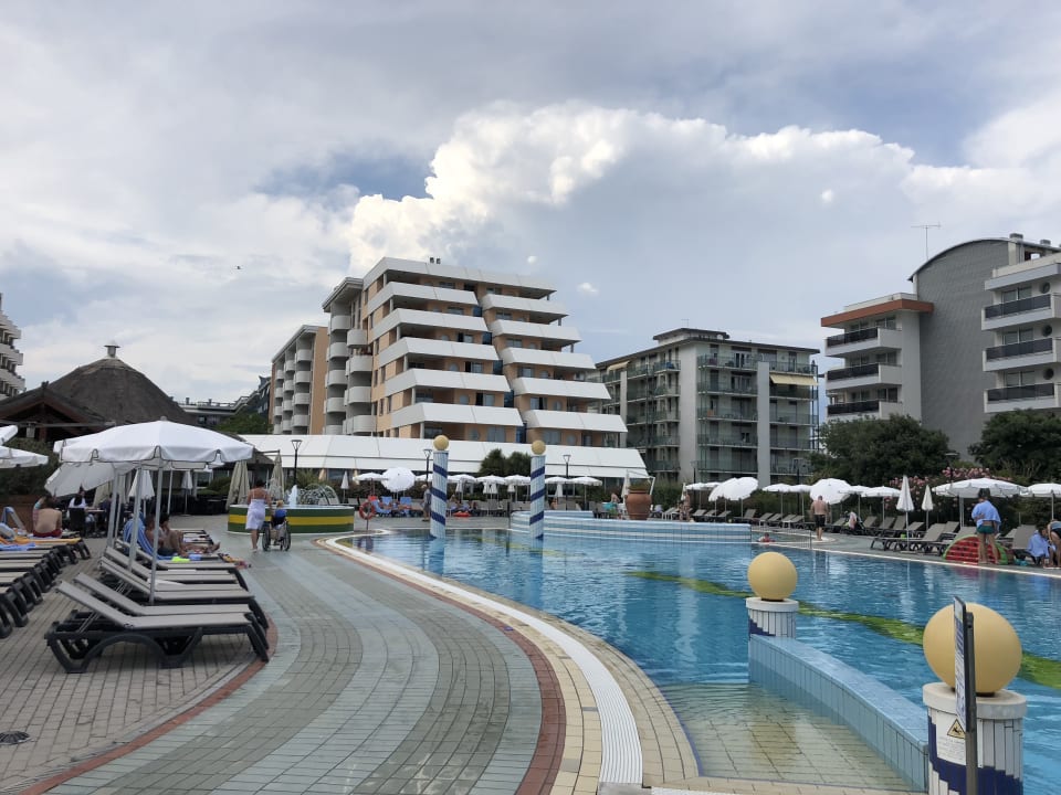 Pool Aparthotel Holiday