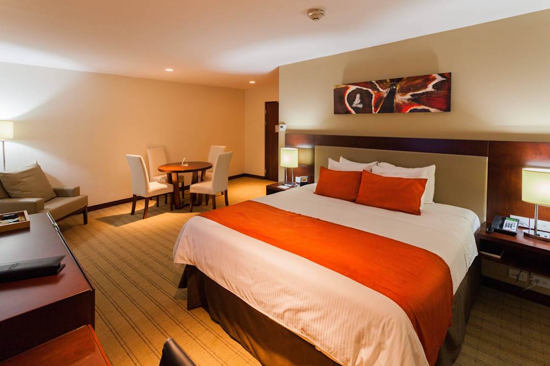 King Bed Jr. Suite Wyndham Garden Hotel San Jose Escazu
