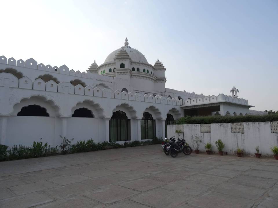 Vorderansicht des Hotels Hotel Gulaab Niwaas Palace