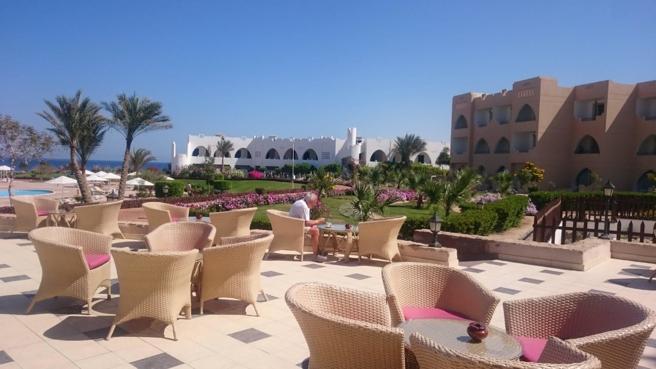 Ausblick Gartenanlage und Zimmer Three Corners Equinox Beach Resort