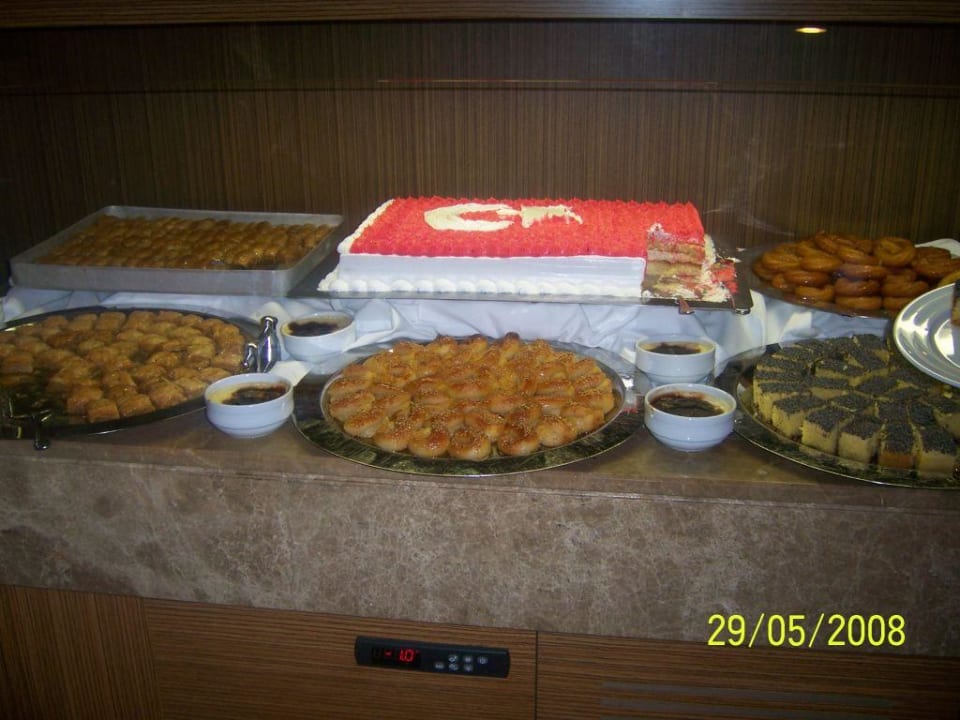 Nachspeisenbuffet am Türkischen Tag Saturn Palace Resort Hotel