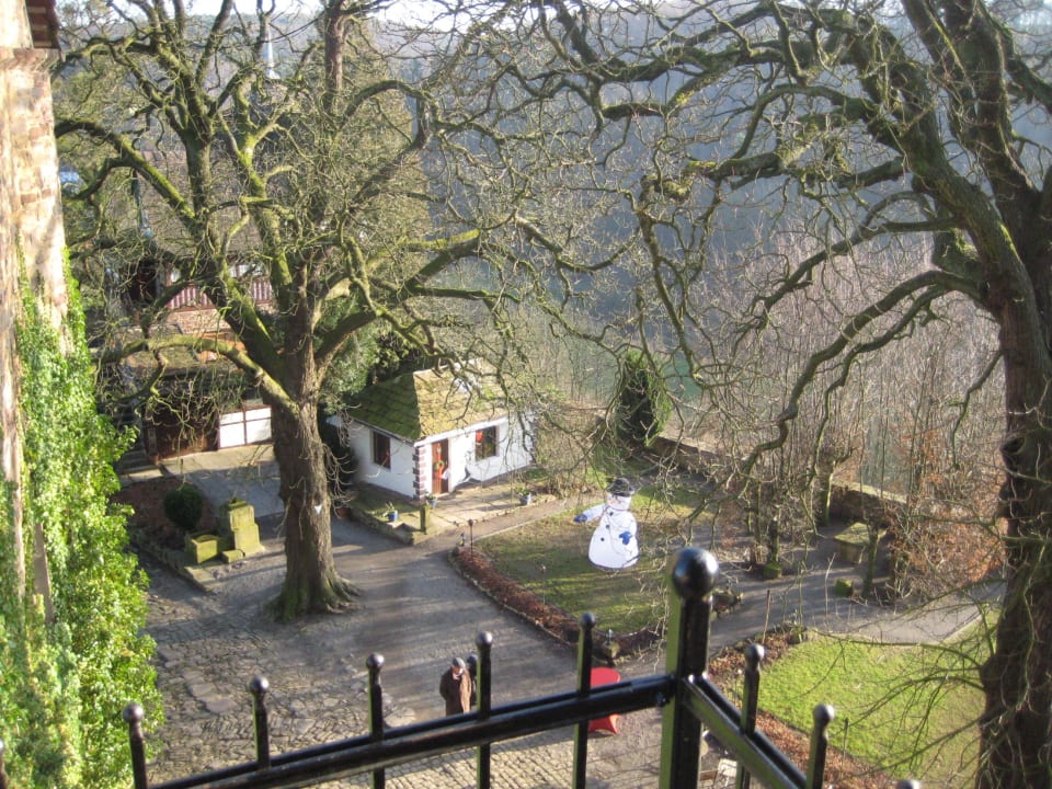 Ausblick vom Balkon des Rapunzelturms Burghotel Trendelburg
