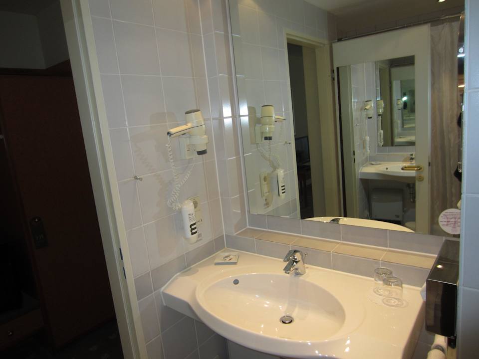 Badimpression Leonardo Hotel Hamburg Airport