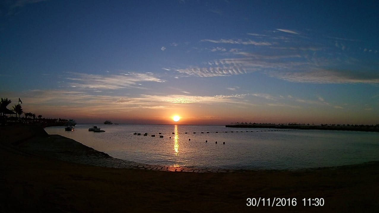 Sonnenaufgang Beach Albatros Resort