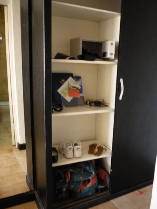 Kleiderschrank und Safe Eagles Paradise Abu Soma