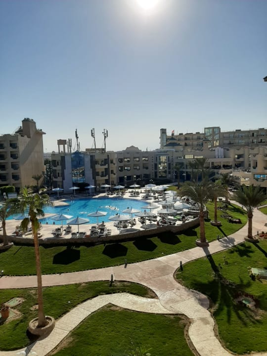 Pool Moreno Horizon Spa & Resort