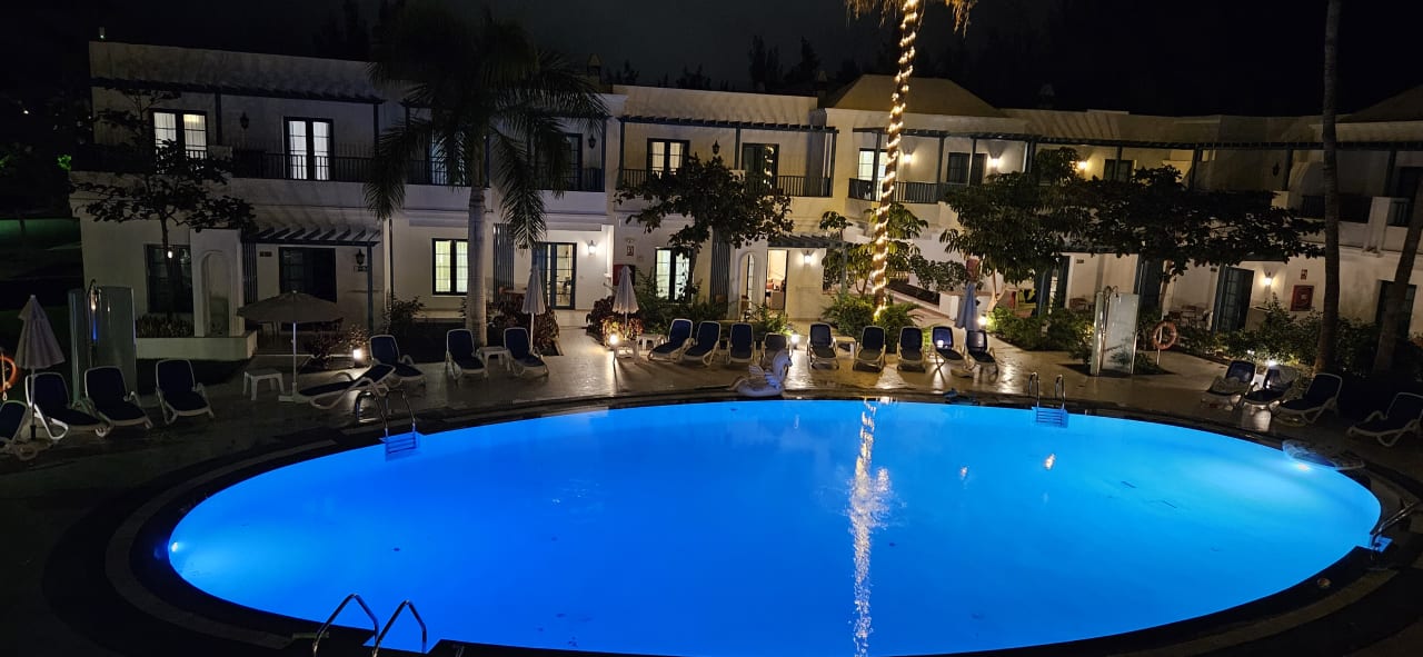 Pool Hotel THB Tropical Island