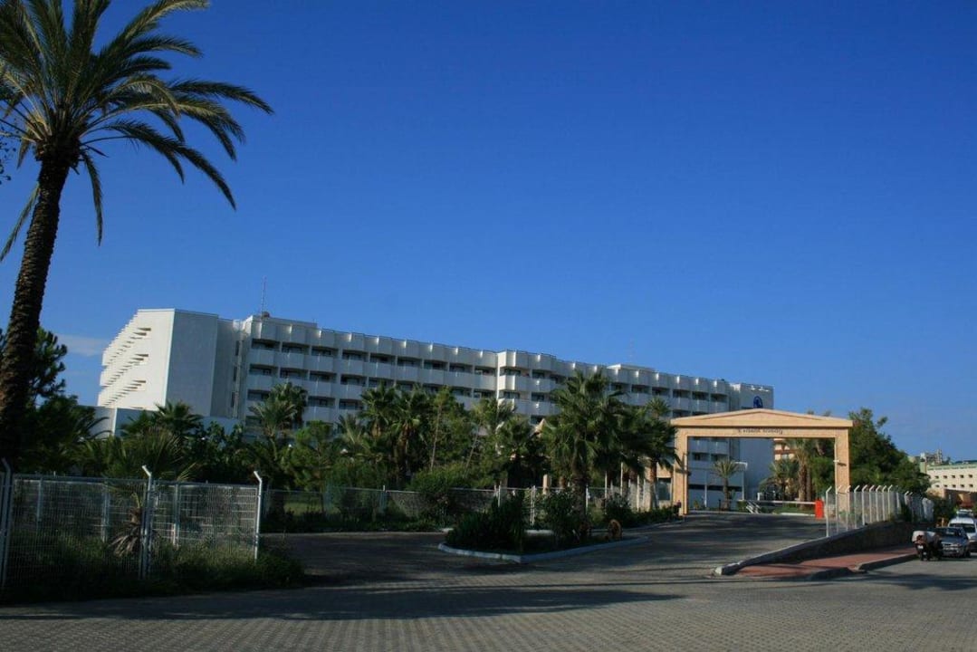 Blick auf das Hotel v.der Strasse aus Süral Saray Hotel