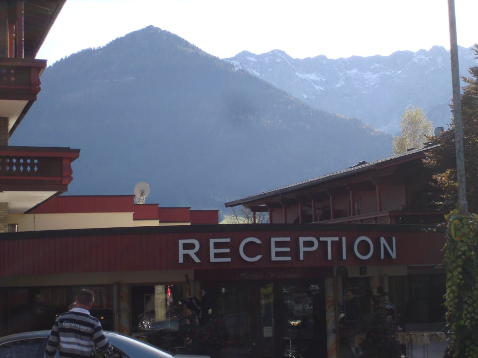 Hoteleingang Hotel Bellevue am See