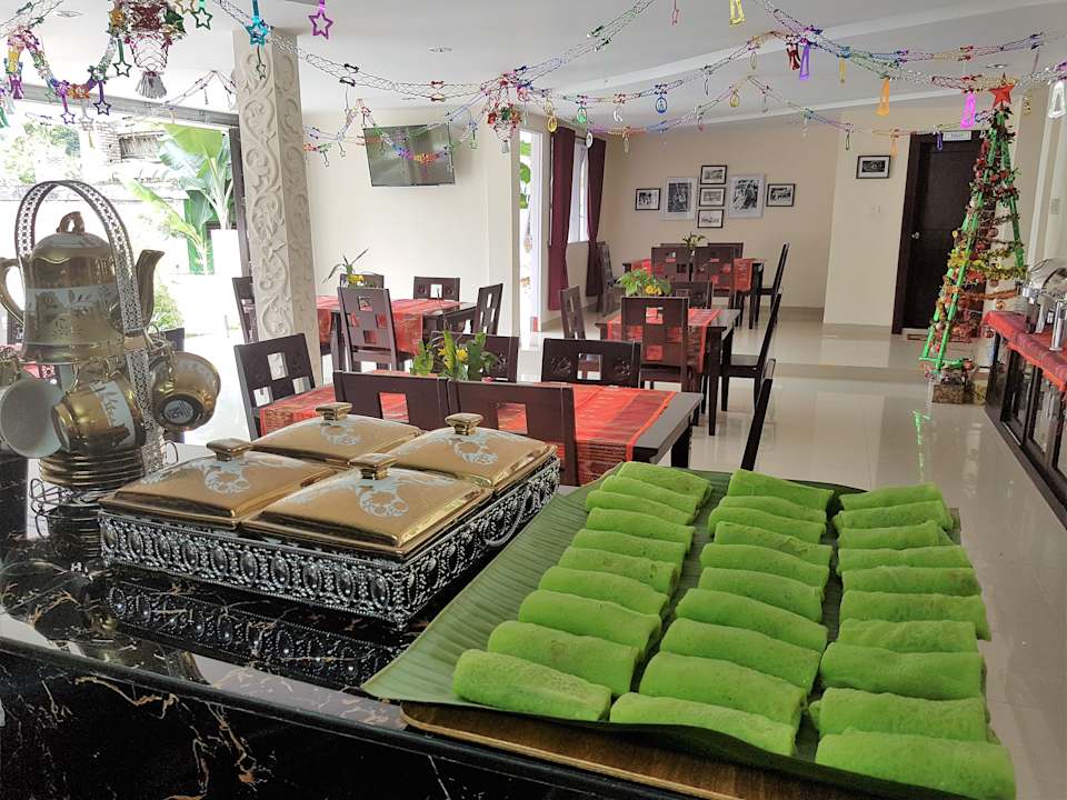 Gastro Zoé’s Paradise Waterfront Hotel