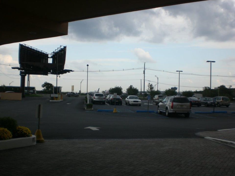Parkplatz Hotel Wyndham Garden Newark Airport