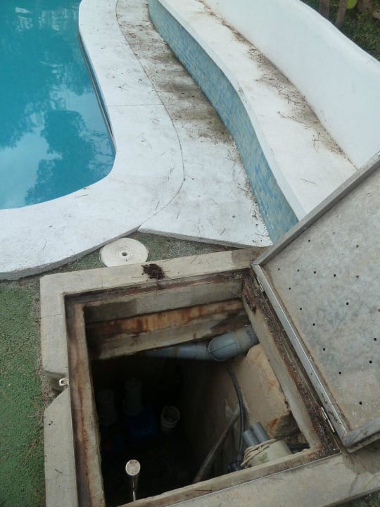 Offener Schacht für Jedermann/Kind zugänglich! Gavimar Ariel Chico Club & Resort