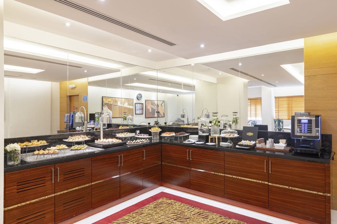 Gastro Golden Sands Hotel & Residences