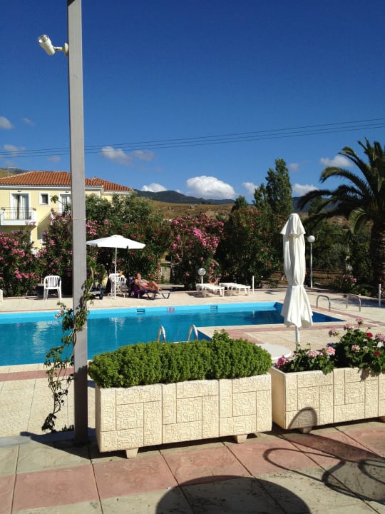 Poolbereich Hotel Eriphili