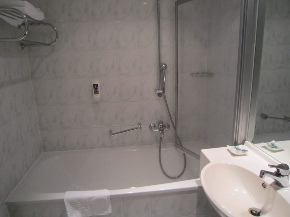 Dusche in der Wanne Dorint Hotel Leipzig